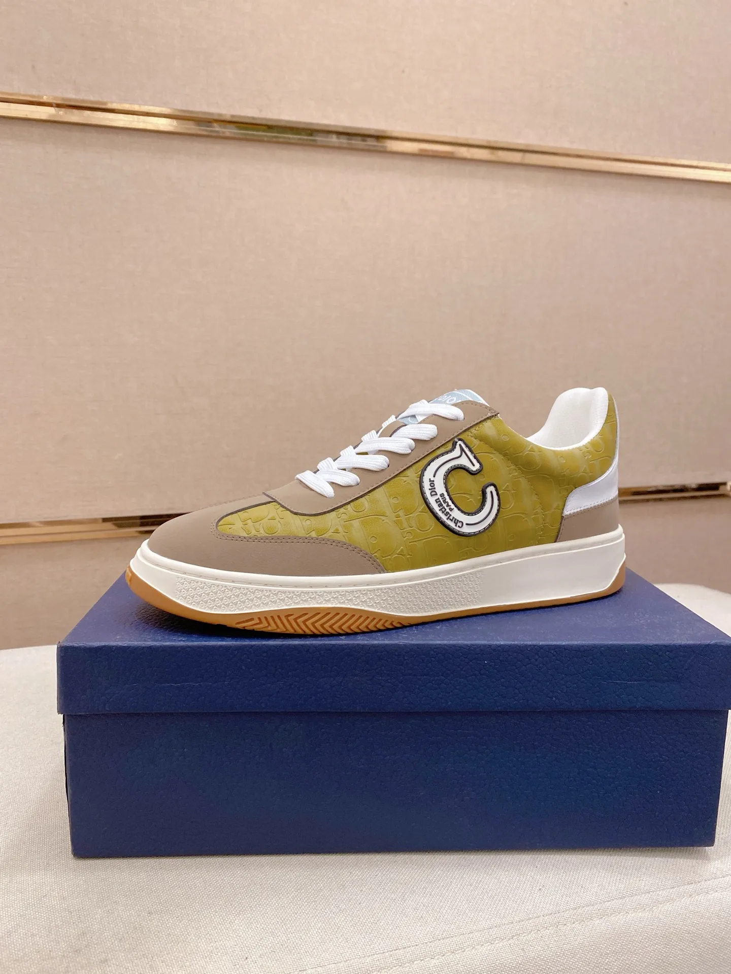 Men's shoes 💰: 400💰 [Dior·Dior] New casual sports style men's shoes, new spring and summer design, perfect workmanship, lace-up lazy style to create wardrobe quality, upper: imported cowhide, sheepskin lining is soft and comfortable, ultra-light TPU wear-resistant outsole, simple, versatile fashion men's shoes, excellent color code number 38--44. (Can be customized for 45 non-refundable)